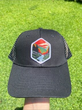 NEW✨Unisex Black Trucker Hat with patch of nature scene
